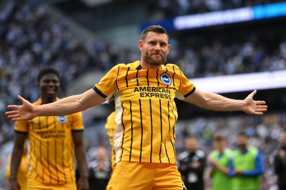 前河北队门将王年将成拍戏时被打伤，眼角被打开缝了三针