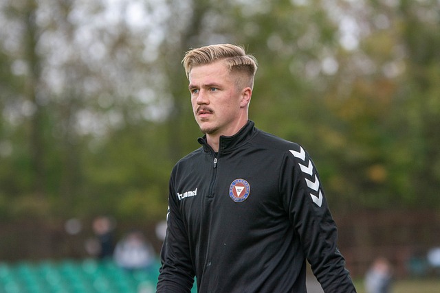 一个不容忽 一个不容忽